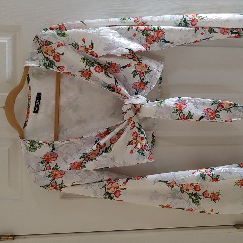 Nasty Gal Floral Tie-Front Crop Top